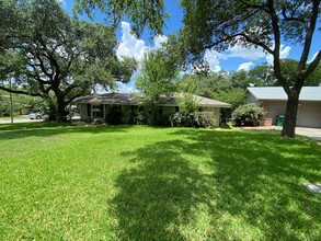 10314 Charter Grove in San Antonio, TX - Building Photo - Building Photo