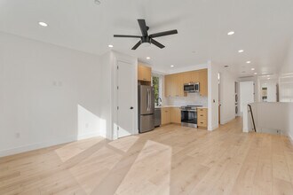 1012 Uptown Aly in Sacramento, CA - Building Photo - Building Photo