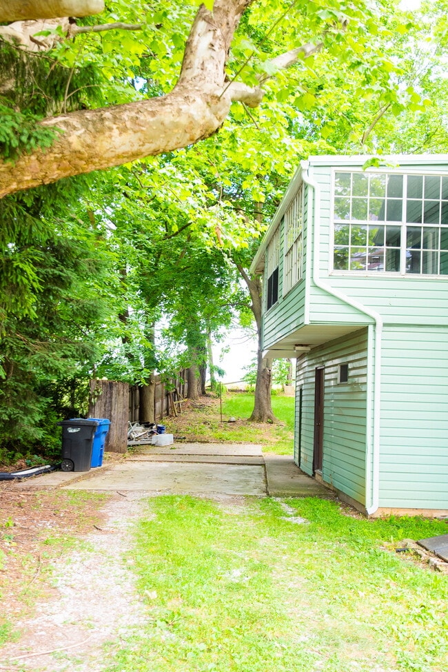 1024 W Trindle Rd, Unit #1 in Mechanicsburg, PA - Foto de edificio - Building Photo