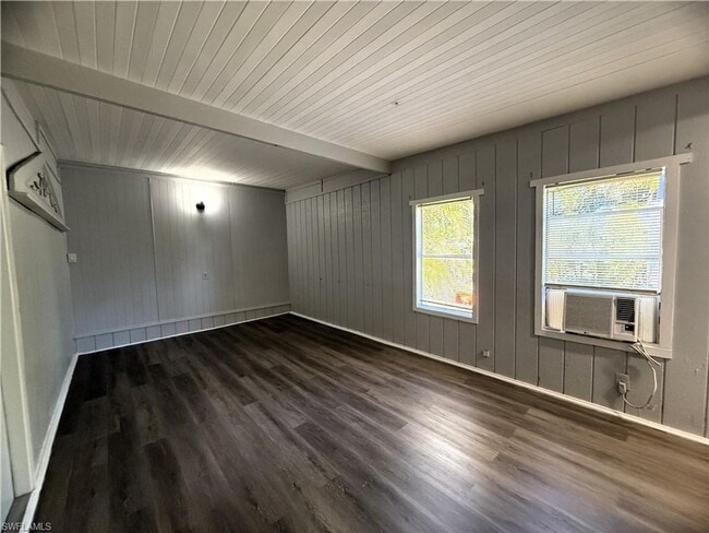 8239 Suncoast Dr in North Fort Myers, FL - Building Photo - Building Photo