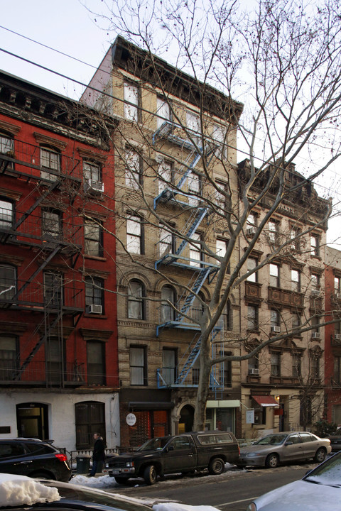 315 E 9th St in New York, NY - Building Photo