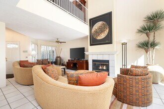 260 Vista Royale Cir E in Palm Desert, CA - Building Photo - Building Photo