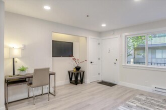 464 Clinton St in Redwood City, CA - Building Photo - Building Photo