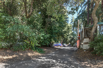 Tyrolean Inn Cottages in Ben Lomond, CA - Foto de edificio - Building Photo