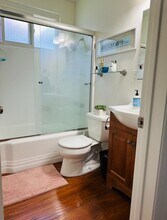 1402 Wellesley Dr in Glendale, CA - Foto de edificio - Building Photo