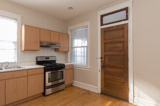 1440 W Addison St, Unit 2 in Chicago, IL - Building Photo - Building Photo