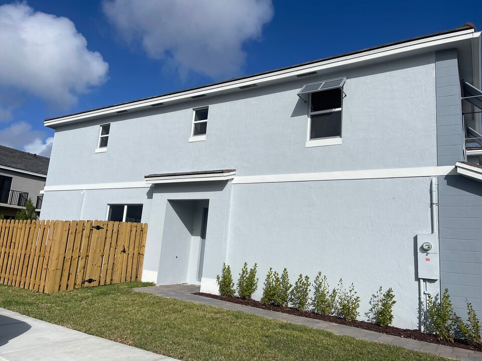 116 NE 13th Ave in Homestead, FL - Building Photo