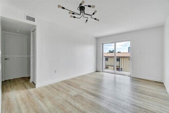 620 SW 10th St in Miami, FL - Building Photo - Building Photo