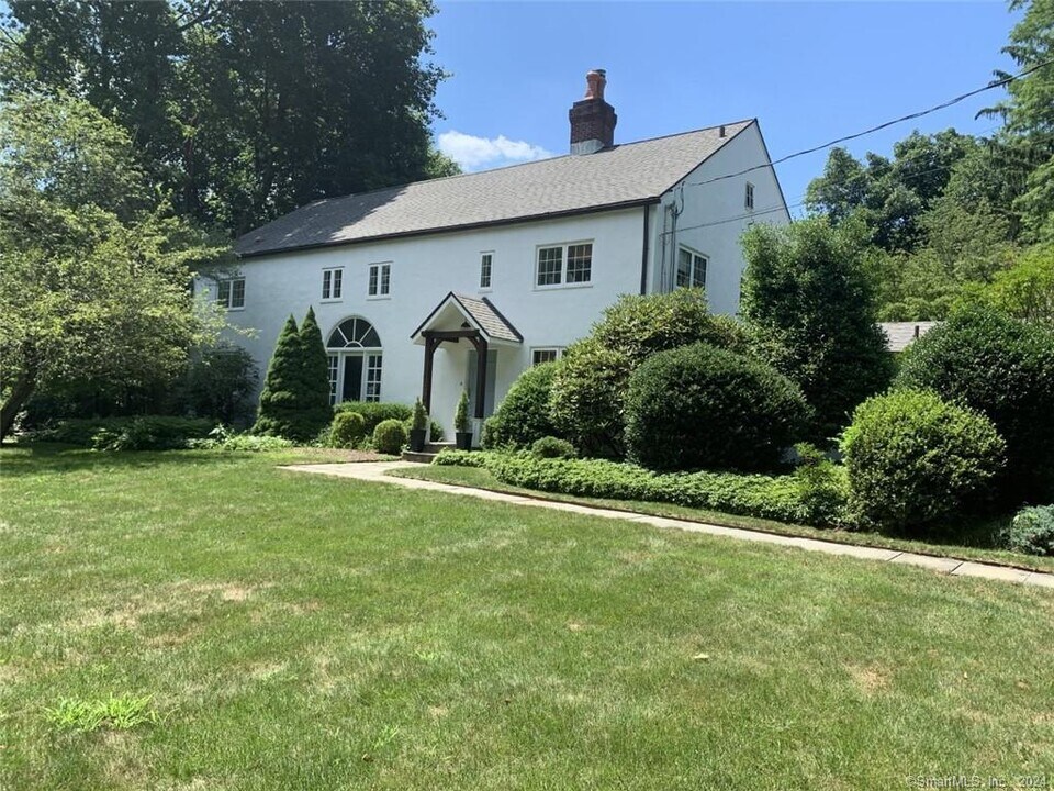 331 Hollow Tree Ridge Rd in Darien, CT - Building Photo