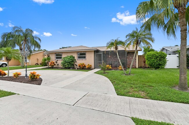 6556 Country Wood Way in Delray Beach, FL - Foto de edificio - Building Photo