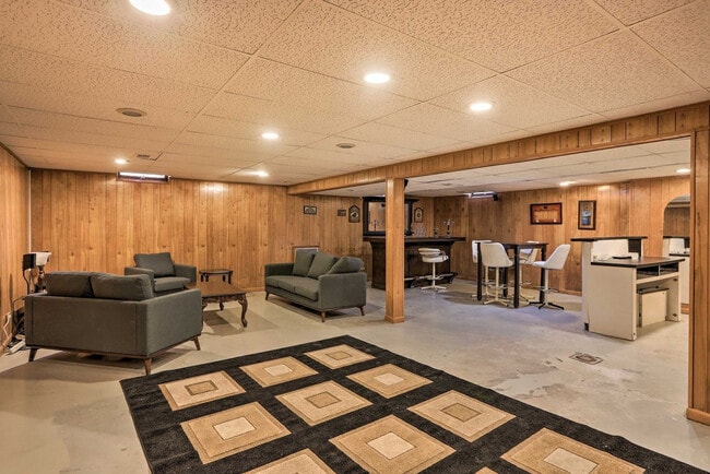 1960 Pinelawn Dr in Toledo, OH - Foto de edificio - Building Photo