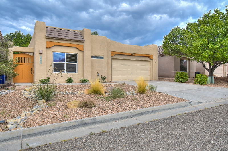 3909 Tundra Swan Ct NW in Albuquerque, NM - Building Photo