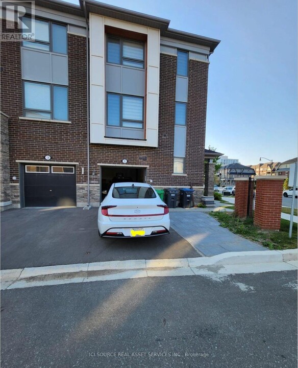 1 Summer Wind Ln in Brampton, ON - Building Photo