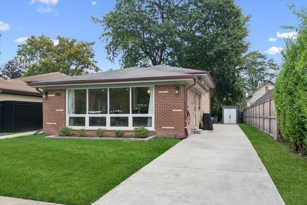 9107 Meade Ave in Morton Grove, IL - Building Photo