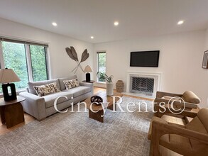 7716 Creekwood Ln in Cincinnati, OH - Building Photo - Building Photo