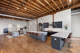 View 21 in Quincy, IL - Foto de edificio - Building Photo