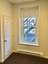 1077 Beacon St, Unit 2 in Brookline, MA - Foto de edificio - Building Photo