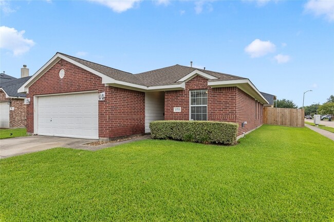 10819 Redwood Dr in Baytown, TX - Building Photo - Building Photo