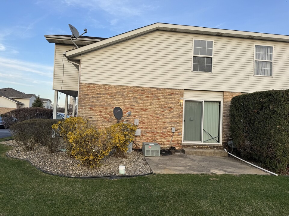 17892 Park View Ln in Country Club Hills, IL - Foto de edificio