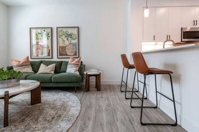 Nova in Irvine, CA - Foto de edificio - Building Photo