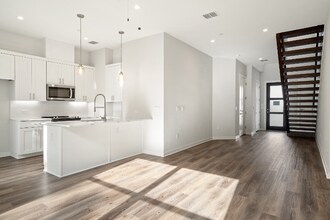12001 Vista Parke Dr in Austin, TX - Building Photo - Building Photo