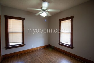 4202 Barker Ave-Unit -4202/01 in Omaha, NE - Foto de edificio - Building Photo