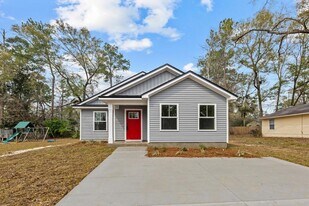 74 Shawnee Trail in Crawfordville, FL - Building Photo