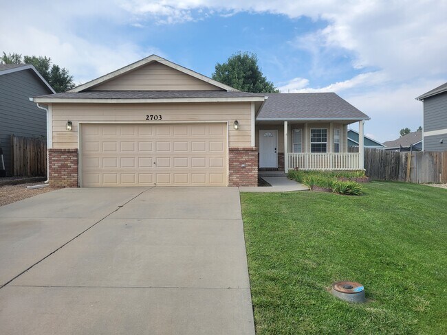 2703 Marina St in Evans, CO - Foto de edificio - Building Photo