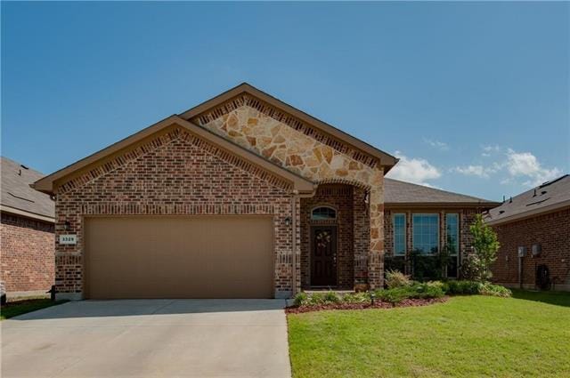 property at 3329 Tamarack Ln