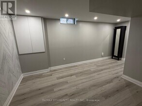 24 Mayflower St in Whitby, ON - Building Photo - Building Photo