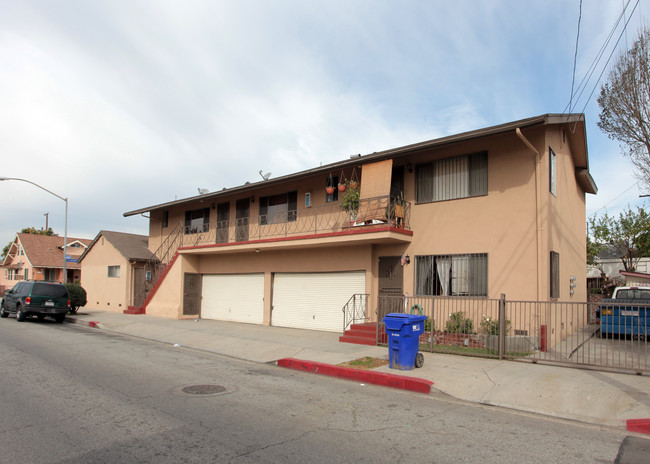 2807 Clarendon Ave in Huntington Park, CA - Building Photo - Building Photo