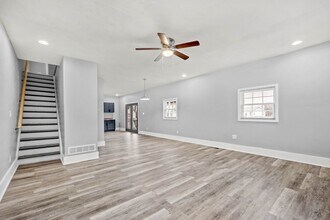 32 Adrian St in Mckees Rocks, PA - Building Photo - Building Photo
