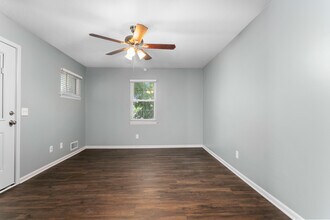 10219 W 53rd St in Merriam, KS - Building Photo - Building Photo