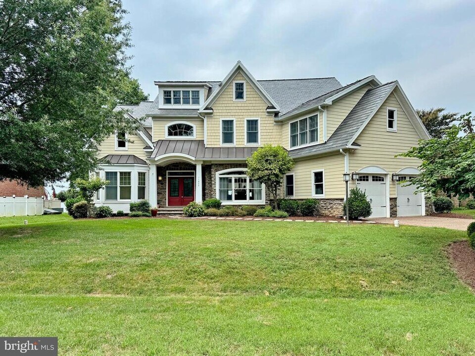 11660 Bachelors Hope Ct in Swan Point, MD - Building Photo