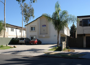 Bridgeport Apartments in San Diego, CA - Building Photo - Building Photo