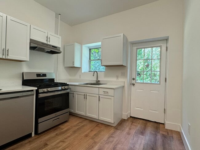 5435 Black St, Unit Apartment 1 in Pittsburgh, PA - Building Photo - Building Photo