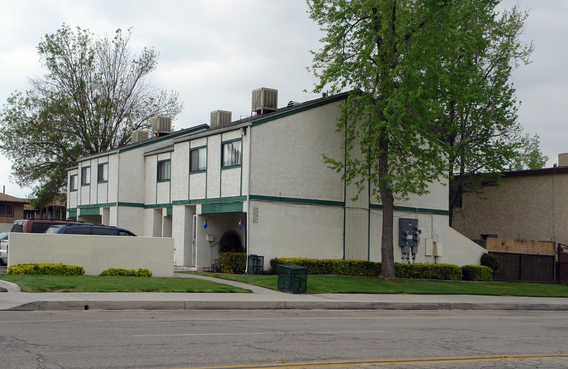 217-227 E 4th St in San Bernardino, CA - Building Photo