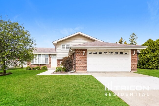 property at 16646 Paxton Ave
