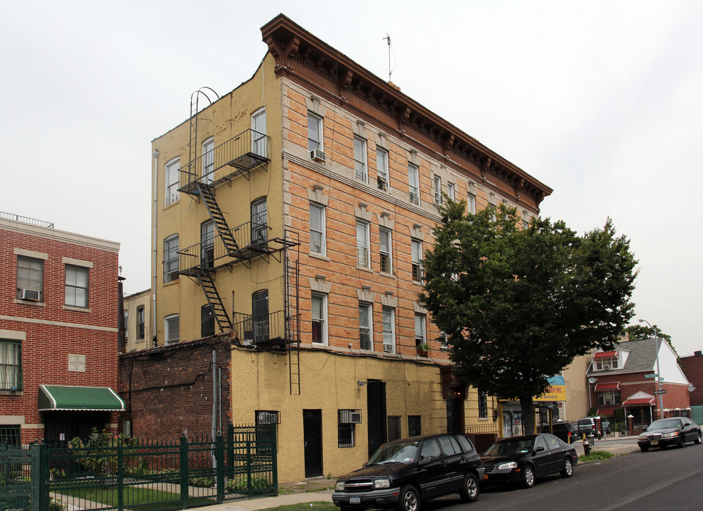 181 Macdougal St in Brooklyn, NY - Building Photo