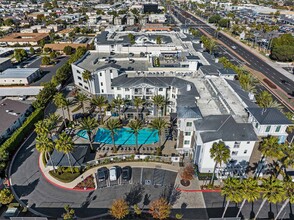 Beach & Ocean in Huntington Beach, CA - Building Photo - Building Photo