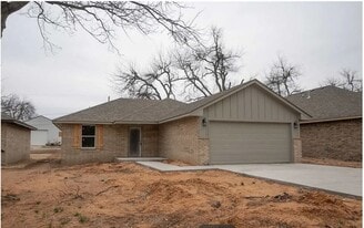 410 Grove in Perry, OK - Building Photo