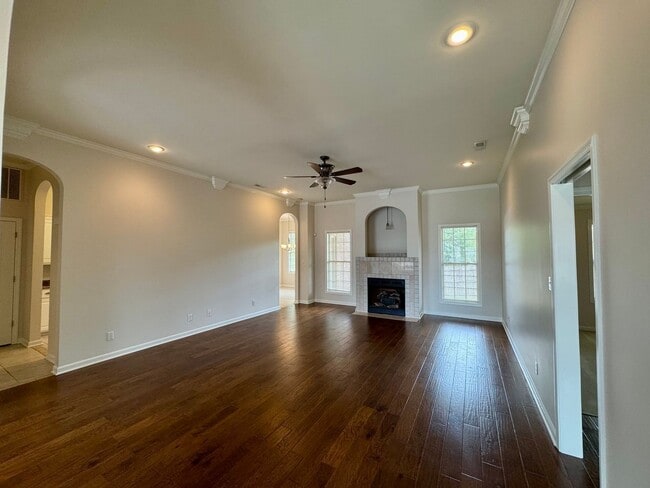 327 Sherborne Ct in Florence, AL - Building Photo - Building Photo