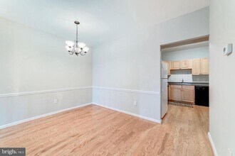 7938 Bentley Village Dr in West Springfield, VA - Building Photo - Building Photo