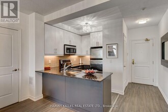 9235-9235 Jane St in Vaughan, ON - Building Photo - Building Photo