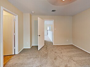 19 Bedford Bay in San Antonio, TX - Building Photo - Building Photo