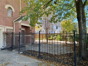 5899 Fairdale Ln in Houston, TX - Building Photo - Building Photo