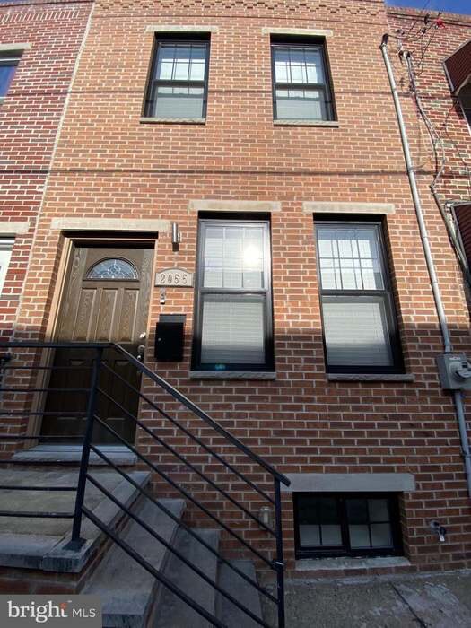 2055 Mountain St in Philadelphia, PA - Building Photo