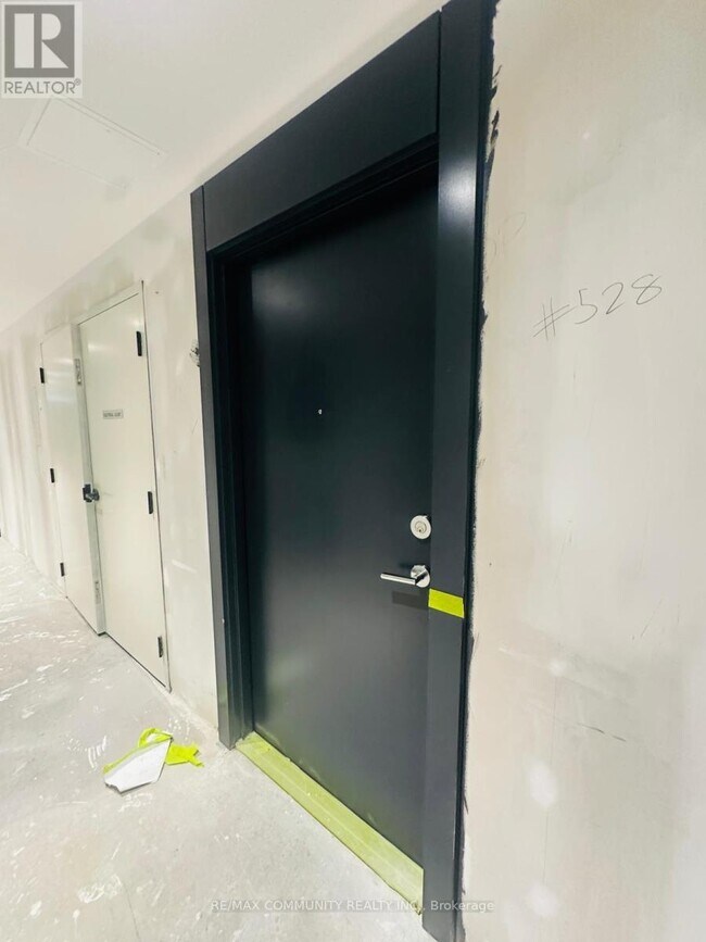 7439 Kingston Rd in Toronto, ON - Building Photo - Building Photo