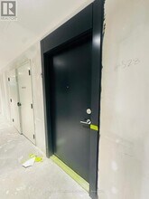 7439 Kingston Rd in Toronto, ON - Building Photo - Building Photo