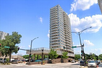 5601 N Sheridan Rd, Unit 20D in Chicago, IL - Foto de edificio - Building Photo